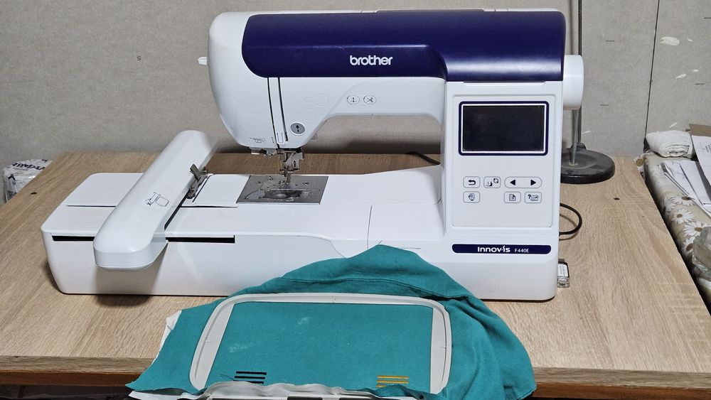Masina de brodat computerizata f440e