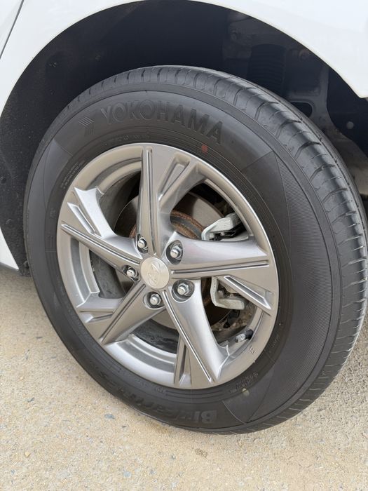 Продается Диск с покрышкой 215/60/R16