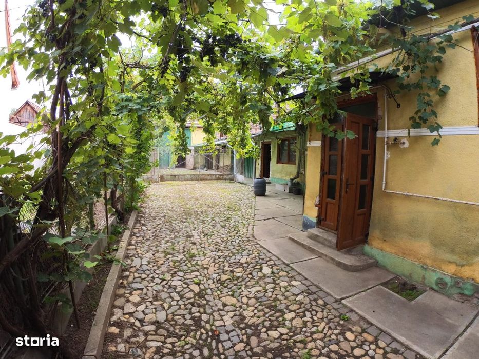 Casa cu teren generos de vânzare in orasul Miercurea Sibiului