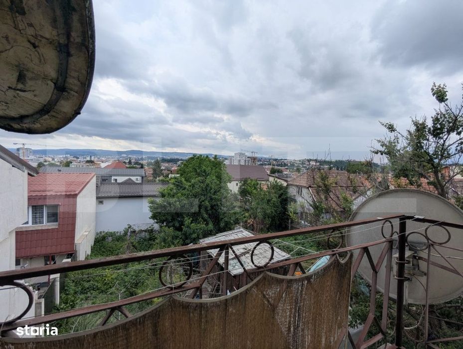 Casa impartita in 2 apartamente de 75 mp, teren 384 mp - Dambul Rotund