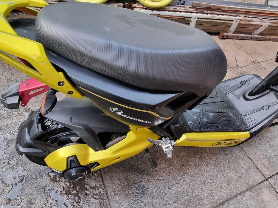 Электроскутер, новая резина.