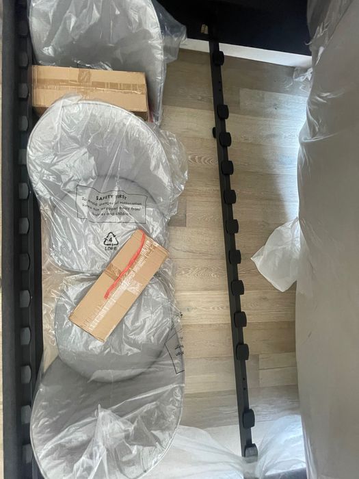 Продавам комплект кухненски столова