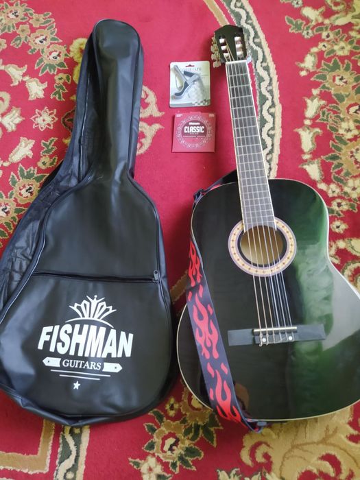 Klassik gitara sotiladi narxi 1mln kamplekt