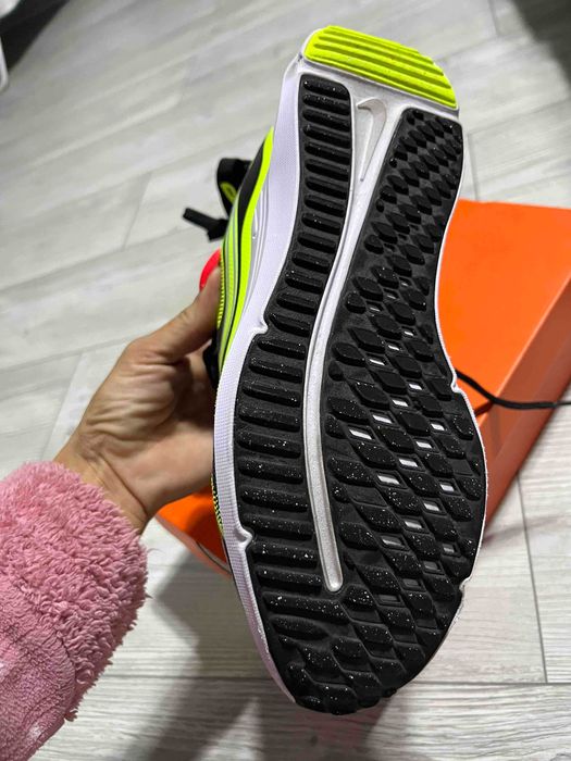 Маратонки Nike номер 38
