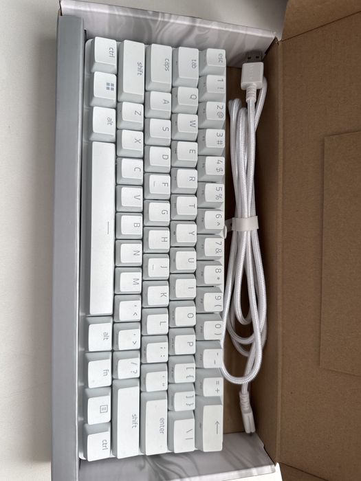 Клавиатура Razer hunstman mini 60%