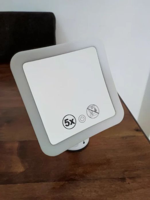 Огледало с лед светлина и увеличение