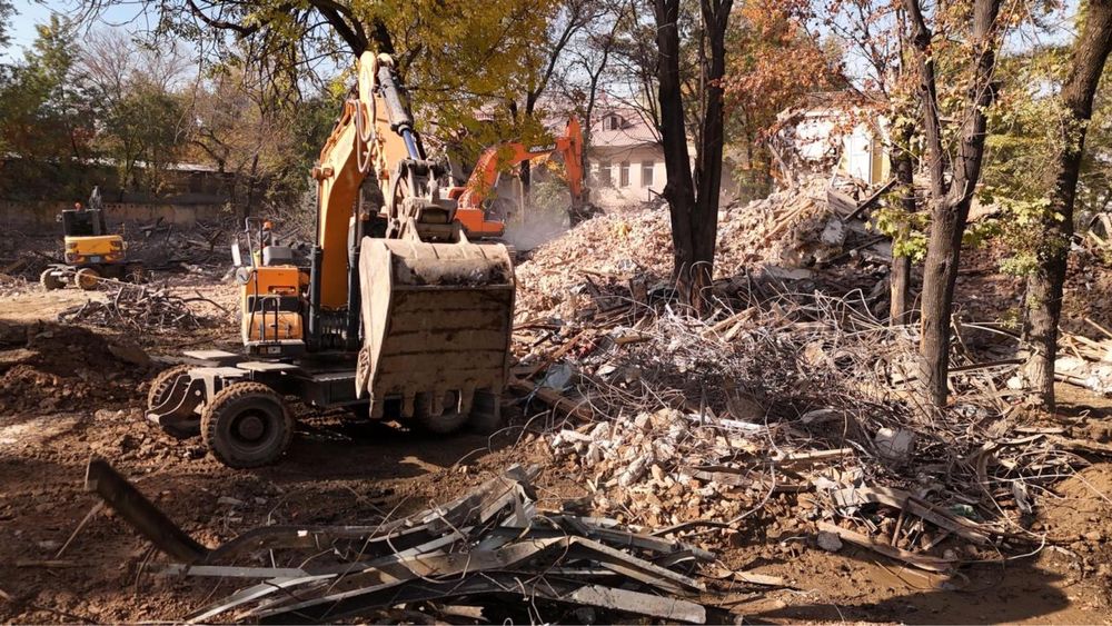 Демонтаж и котлован