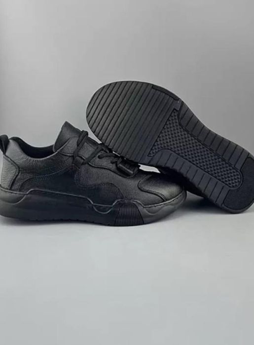 Продаются мужские кроссовки