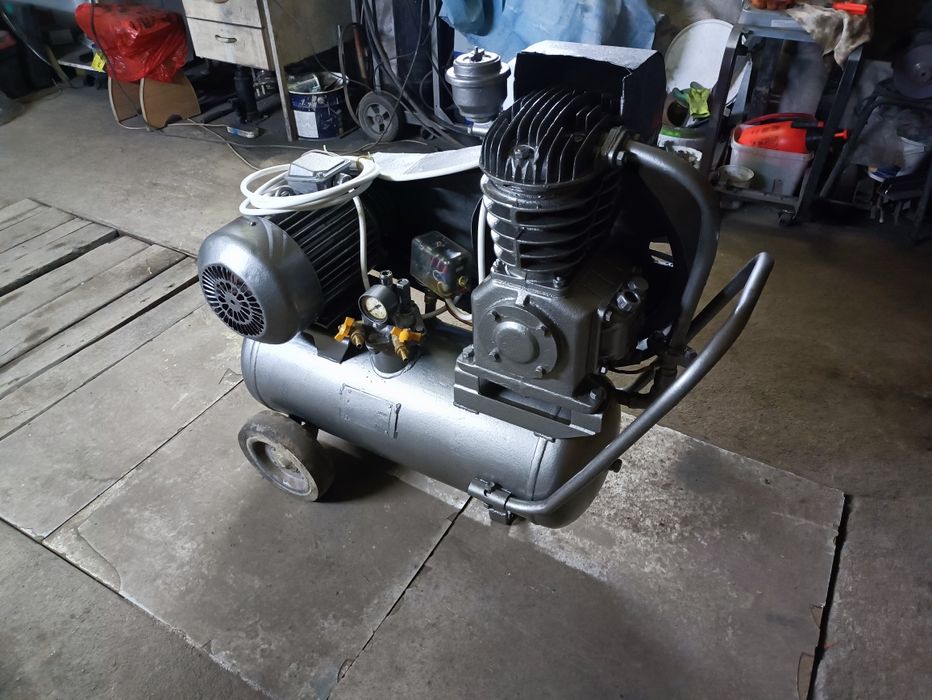 Продаем компрессор