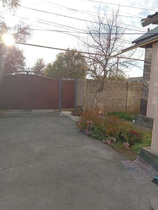 Продам дом находится в Кировске.