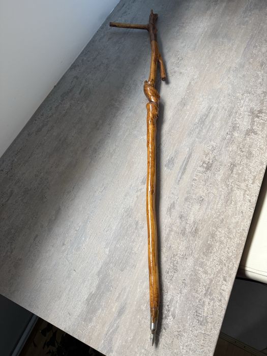 Baston din lemn , lucrat manual