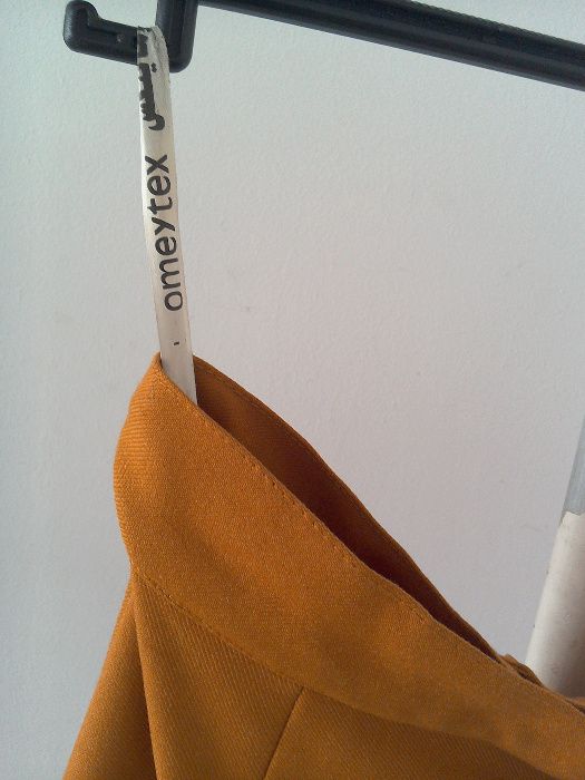 Costum (compleu) adolescente, muștar cu negru: sacou și fustă