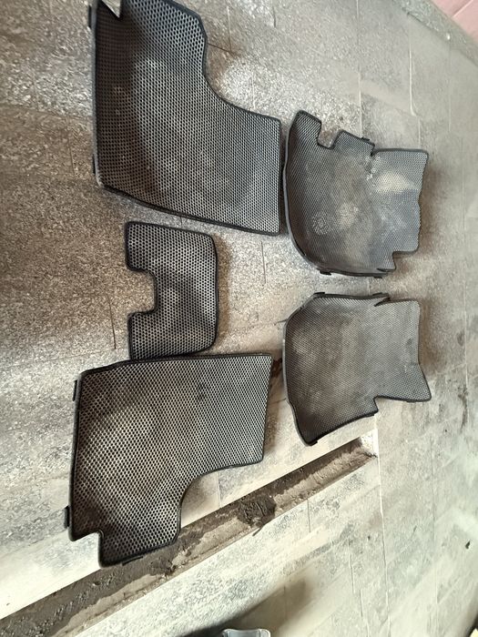 Продам коврики  в салон !