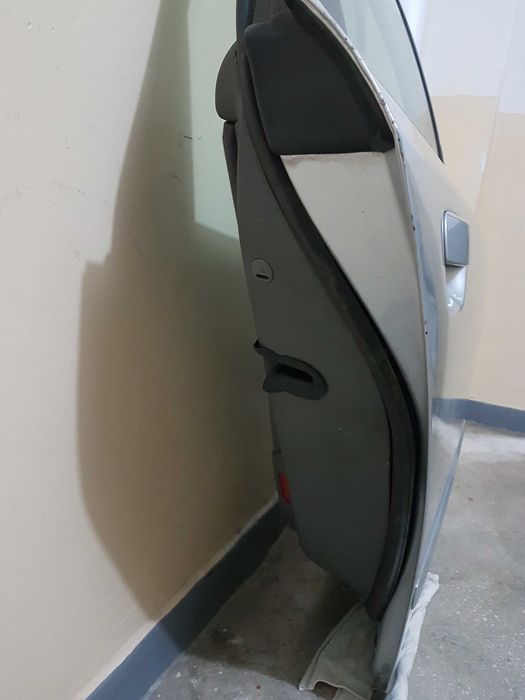 Ușă spate dreapta completă, Audi A4 B6 Sedan, 2001, culoare LY7W, in stare foarte buna, fara rugina, bandourile in stare perfecta