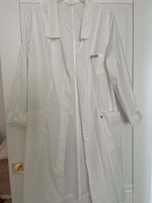 Белые медицинские халаты
