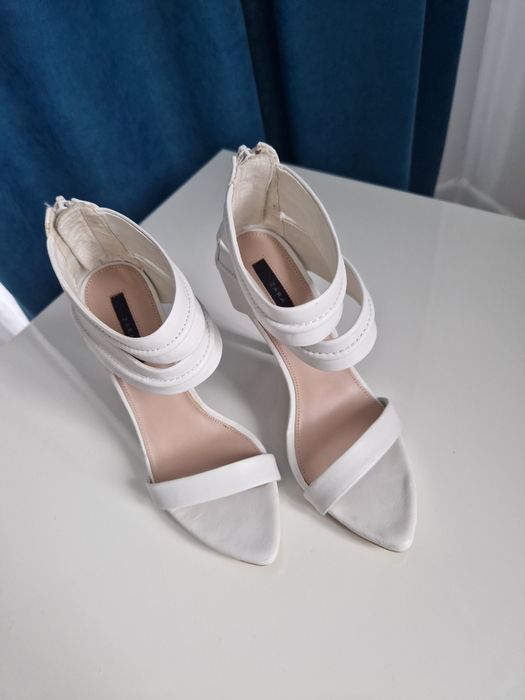 ZARA, sandale elegante, albe, 37