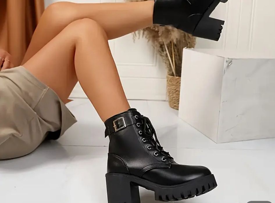 Дамски черни боти