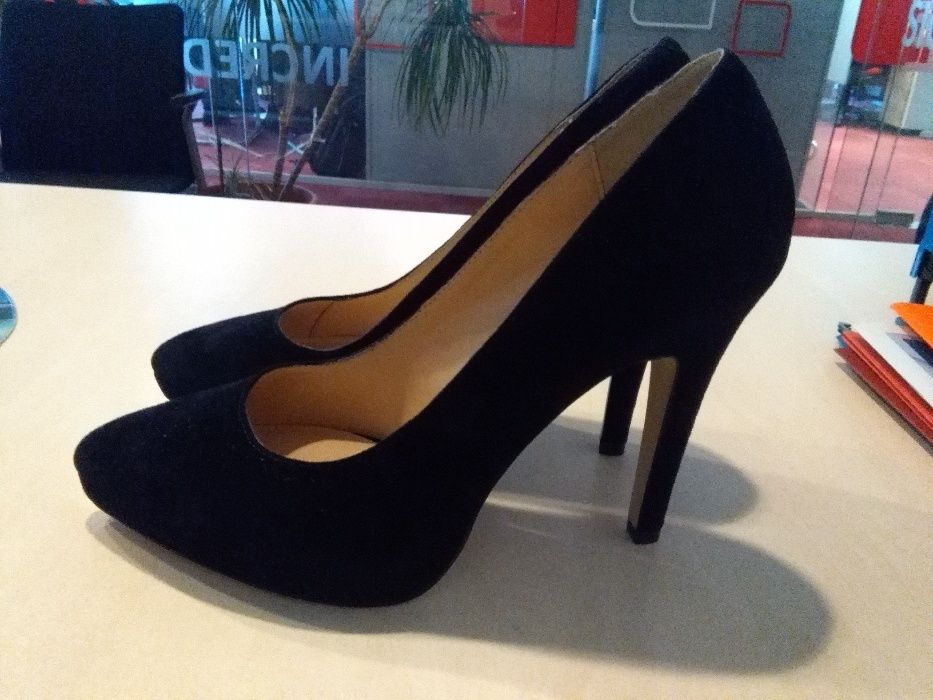 Pantofi Bata noi, ingusti, 38,5, piele intoarsa, negri, toc platforma