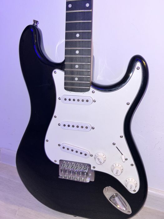 chitara(nu stiu exact daca are firma)