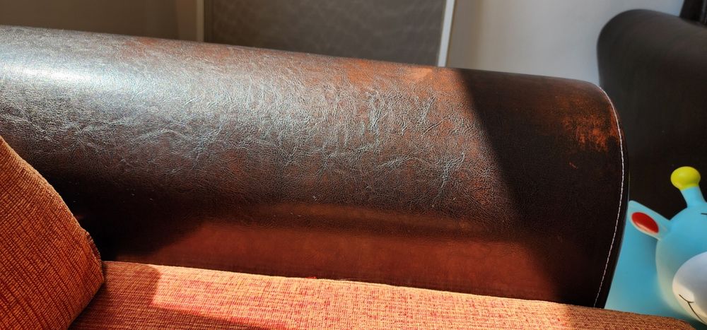 Холов диван в комплект с фотьойли и табуретки