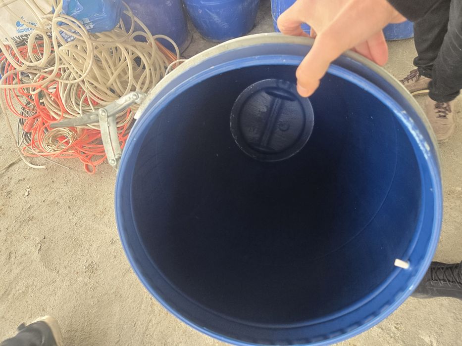 Бочка 160л  б/у как новый. Срочно