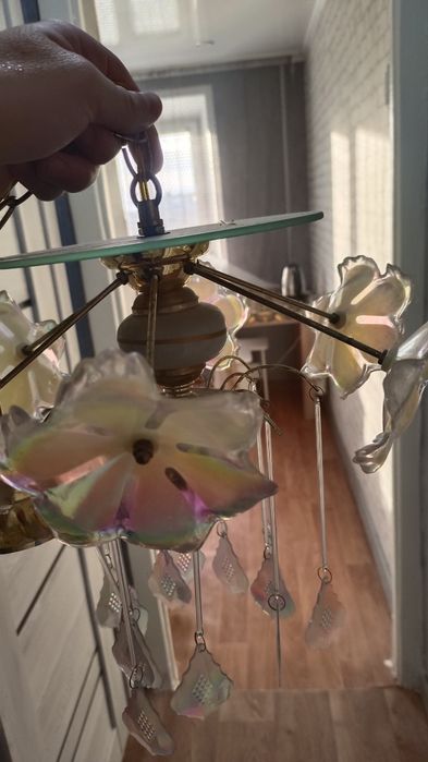 Продадим.   люстру