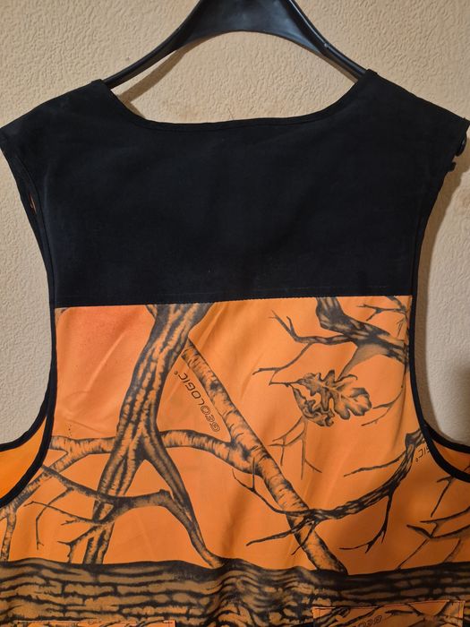 Продавам 2 броя спасителни жилетки