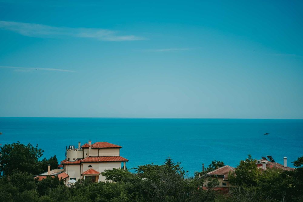 Невероятен тристаен  апартамент с паркомясто на 5 минути плаж Кабакум