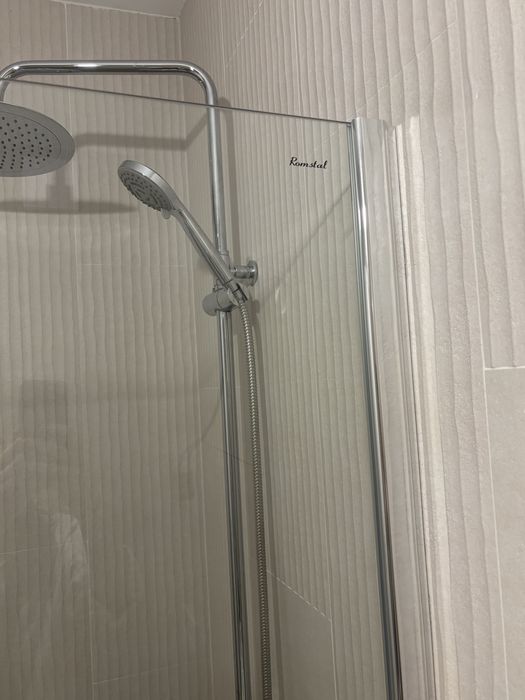 Perete dus walkin, Romstal, Altea, sticla securizata 8 mm, transparenta,anticalcar, profil crom, 100x190 cm  NOU