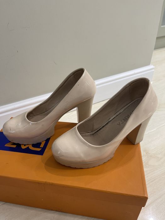 Туфли, лаковые бежвые