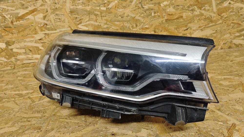 Десен фар за БМВ 5 Г30 Г31 BMW 5 G30 G31 Adaptive LED