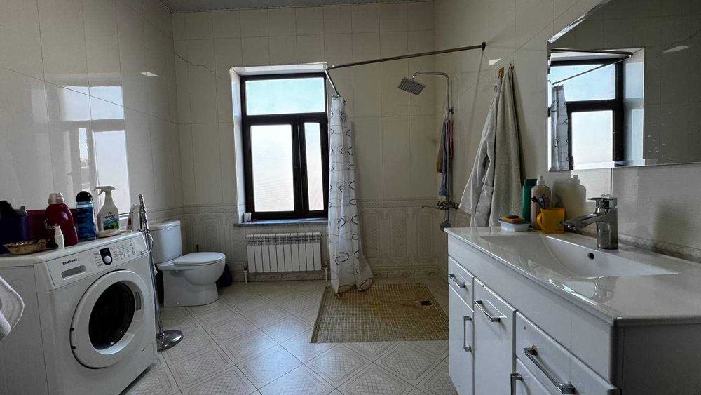 Продаётся дом 8 соток , 400м2 ,  3 уровня