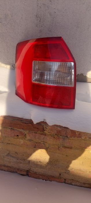 Задний левый фонарь для Ауди А4 B6 универсал