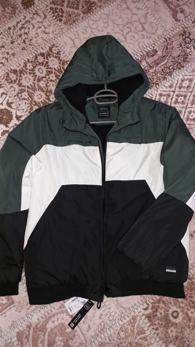 Чисто ново яке DeFacto