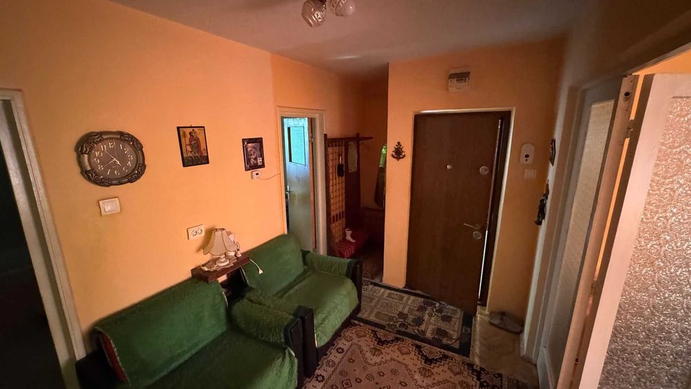 Apartament 3 camere + boxă CU CF!!! etaj 2/4, zona 1 Decembrie 1918, Piatra-Neamț
