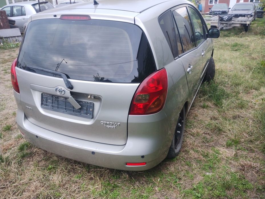 2 бр Тойота Корола Версо на части