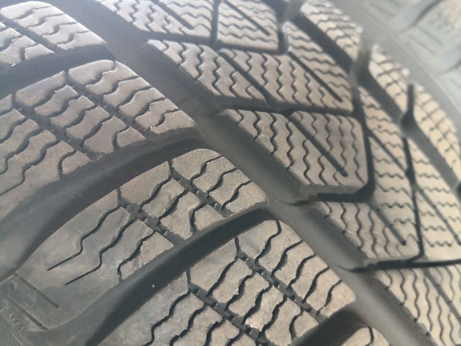 225 60 18 цола гуми като нови Pirelli dot 23