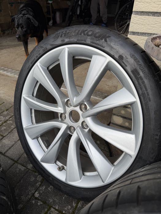 Jante 19” Tesla Model 3 -cauciucuri vara 235 40 R19 + senzori presiune