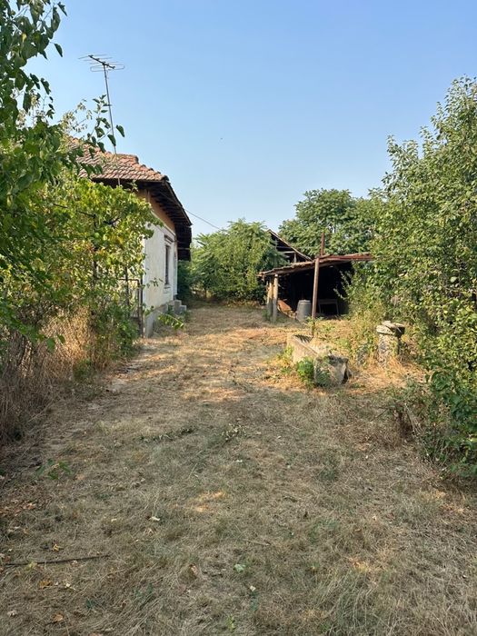 Teren si casa comuna Leu