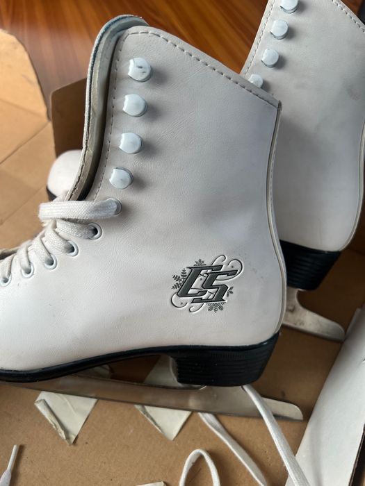 продам коньки женские