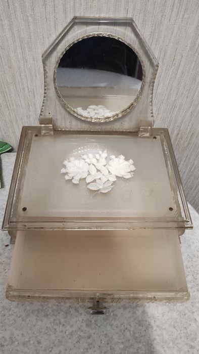 Шкатулка с зеркалом