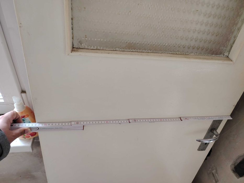 Врата за кухня с прозорец