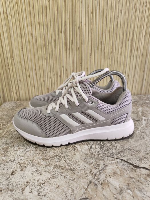 Adidas маратонки в отлично състояние