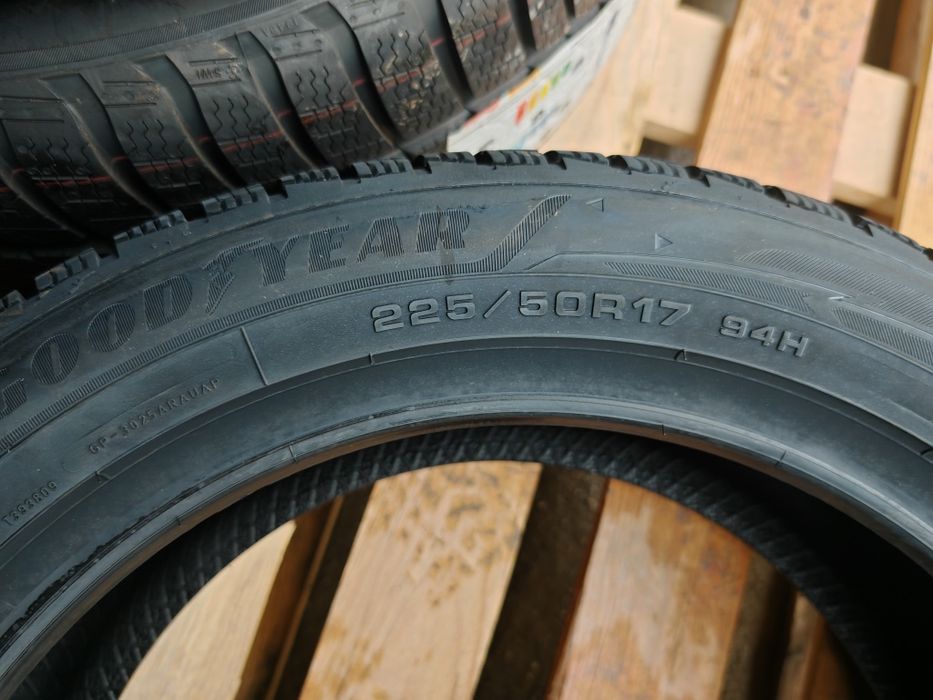 vand anvelope de iarna Goodyear 225/50x17 model UG performance 3
