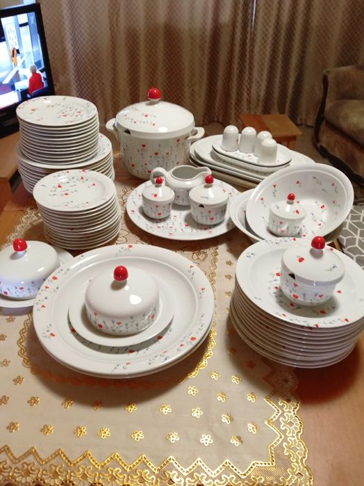 Продам столовый сервиз ГДР