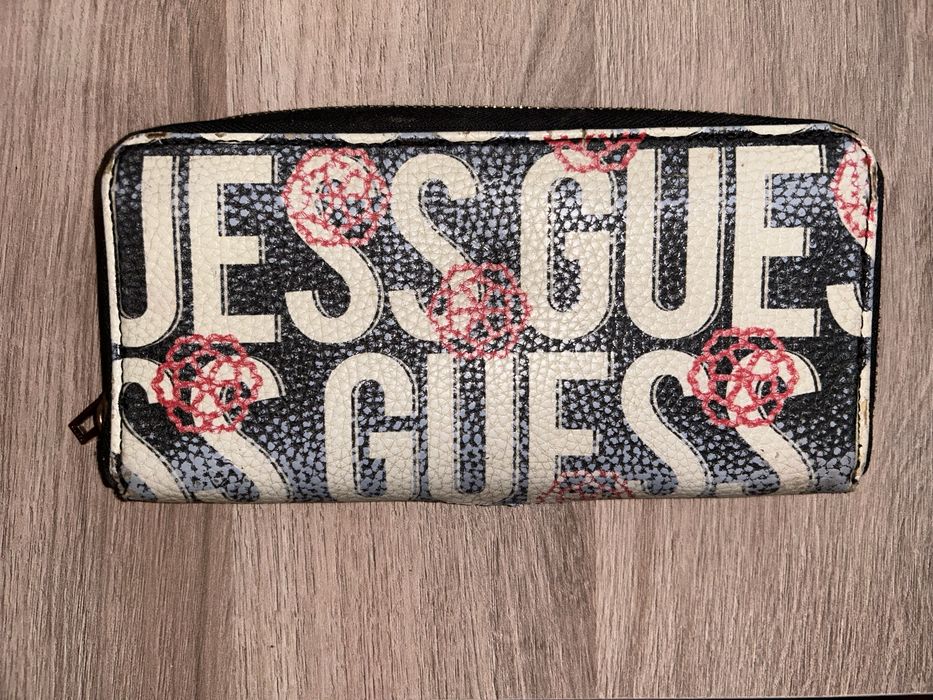 Голямо портмоне GUESS