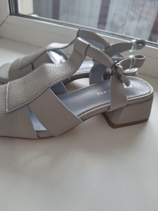 Продам туфли новые