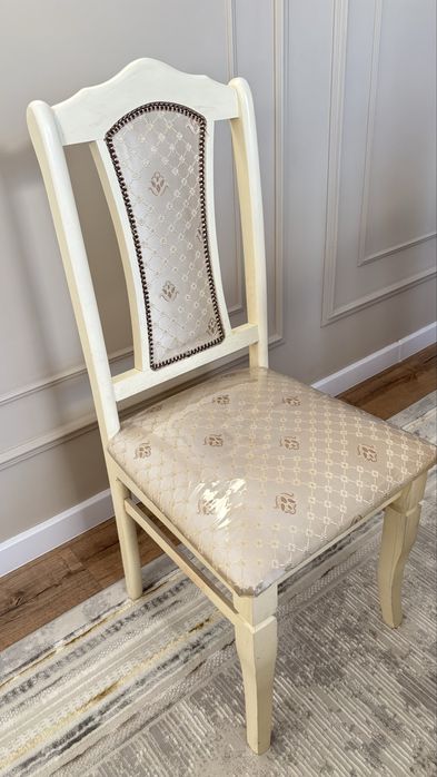 Стол со стульями