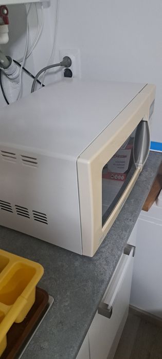 Vind cuptor cu microunde Samsung