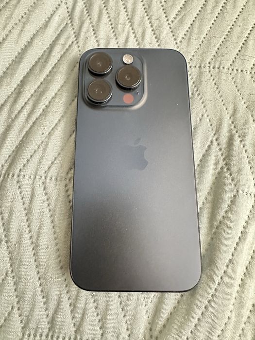 Продавам IPHONE 15 PRO